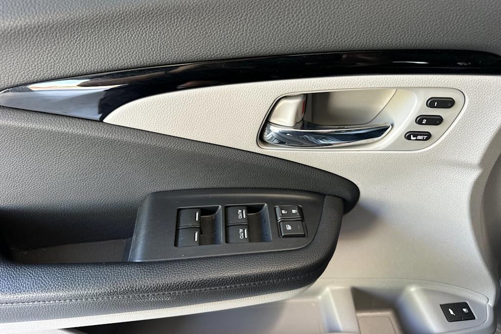 Thumbnail: 2017 Honda Pilot - 20