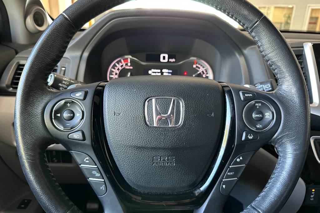 Thumbnail: 2017 Honda Pilot - 31