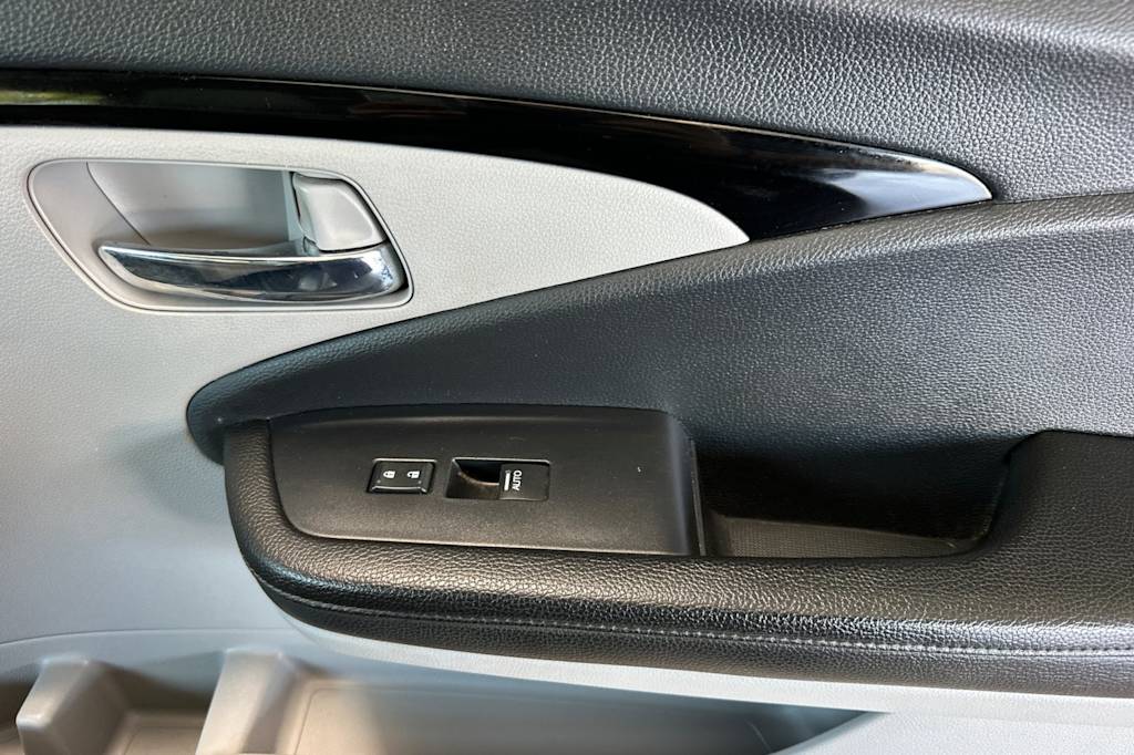 Thumbnail: 2019 Honda Pilot - 26