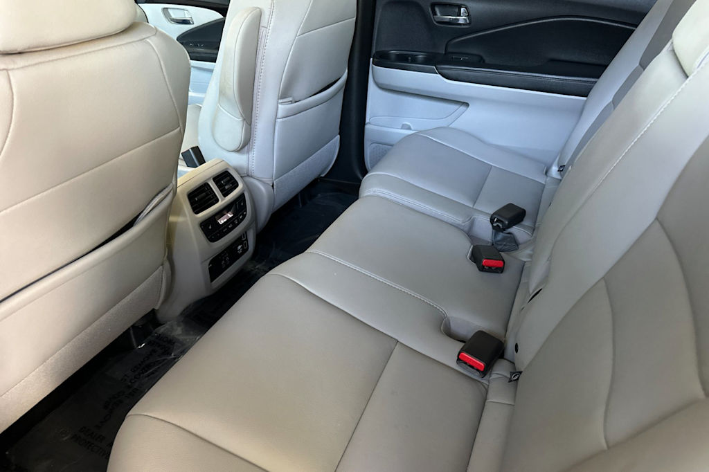 Thumbnail: 2019 Honda Pilot - 11