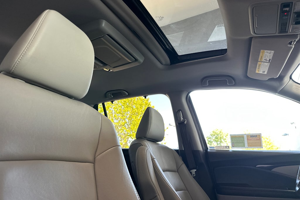 Thumbnail: 2019 Honda Pilot - 25