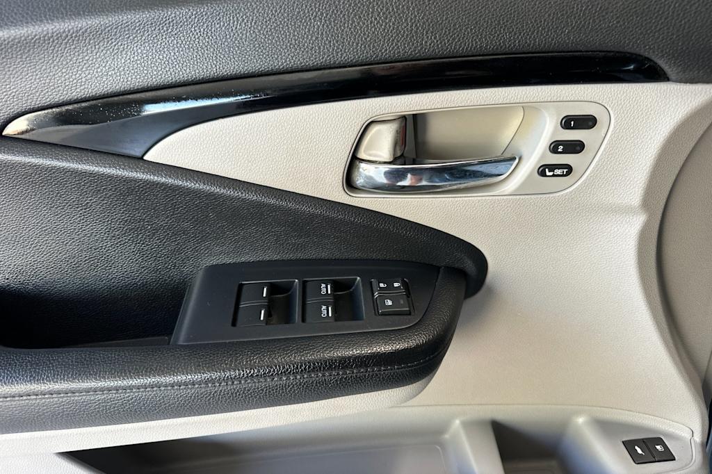 Thumbnail: 2019 Honda Pilot - 21