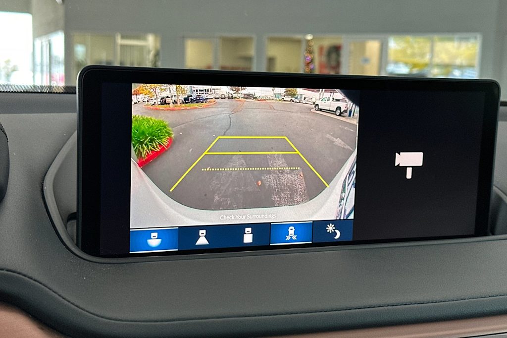 Thumbnail: 2022 Acura MDX - 27