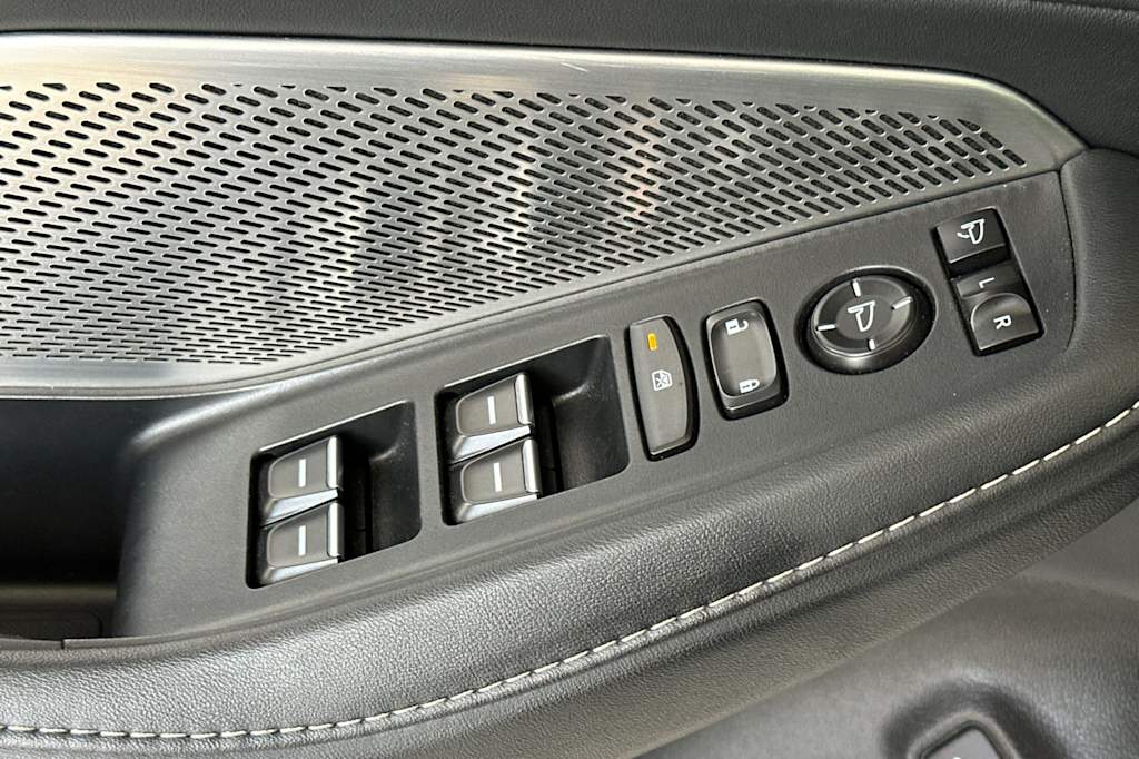 Thumbnail: 2022 Acura MDX - 22