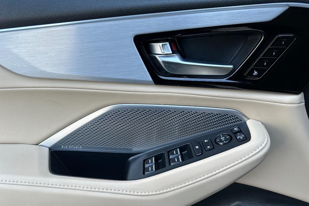Thumbnail: 2022 Acura MDX - 22