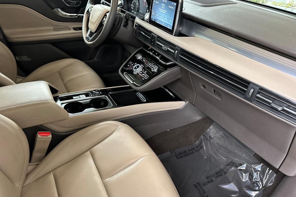 Thumbnail: 2022 Lincoln Corsair - 9