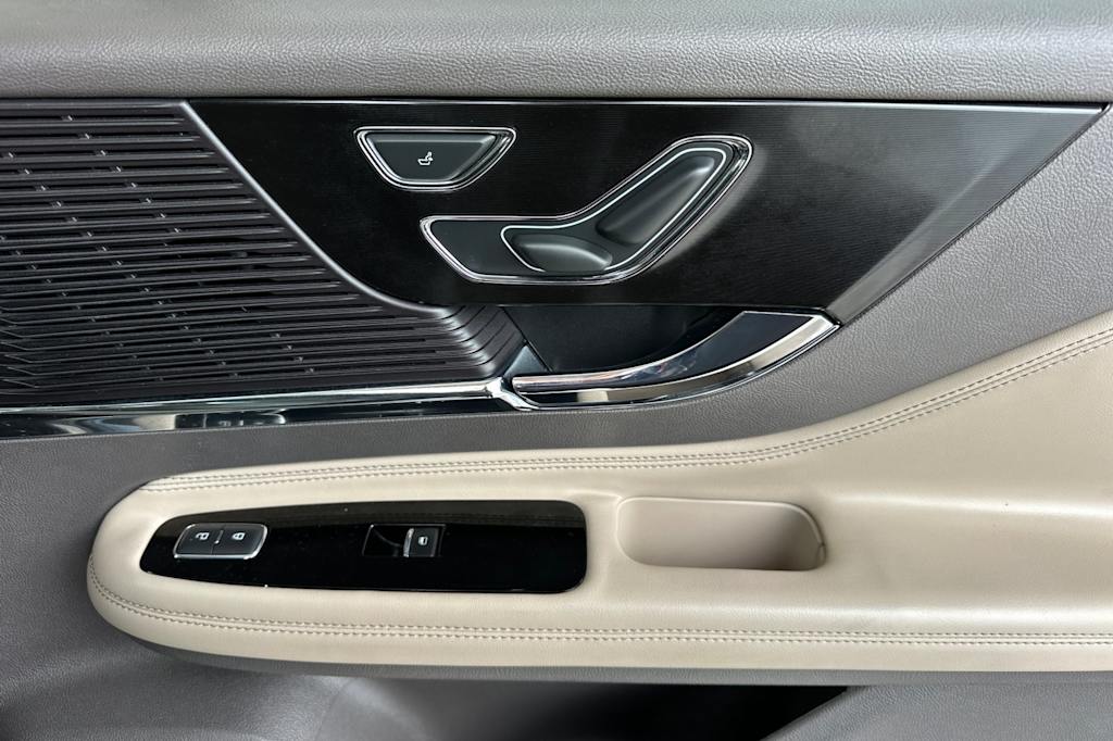 Thumbnail: 2022 Lincoln Corsair - 23