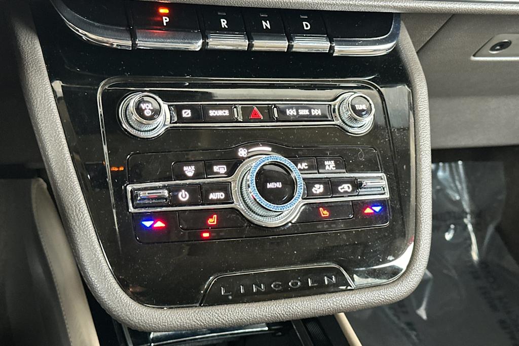 Thumbnail: 2022 Lincoln Corsair - 25