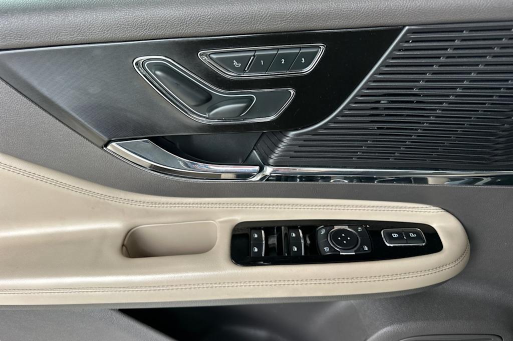 Thumbnail: 2022 Lincoln Corsair - 19