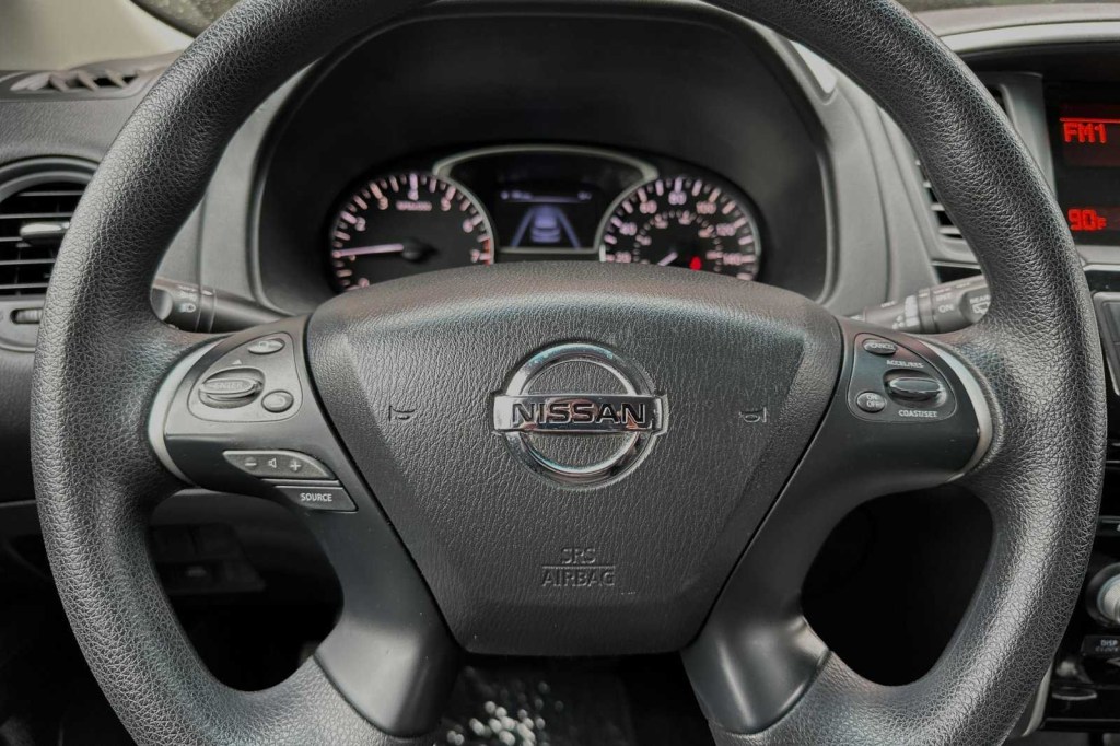 2014 Nissan Pathfinder S 29