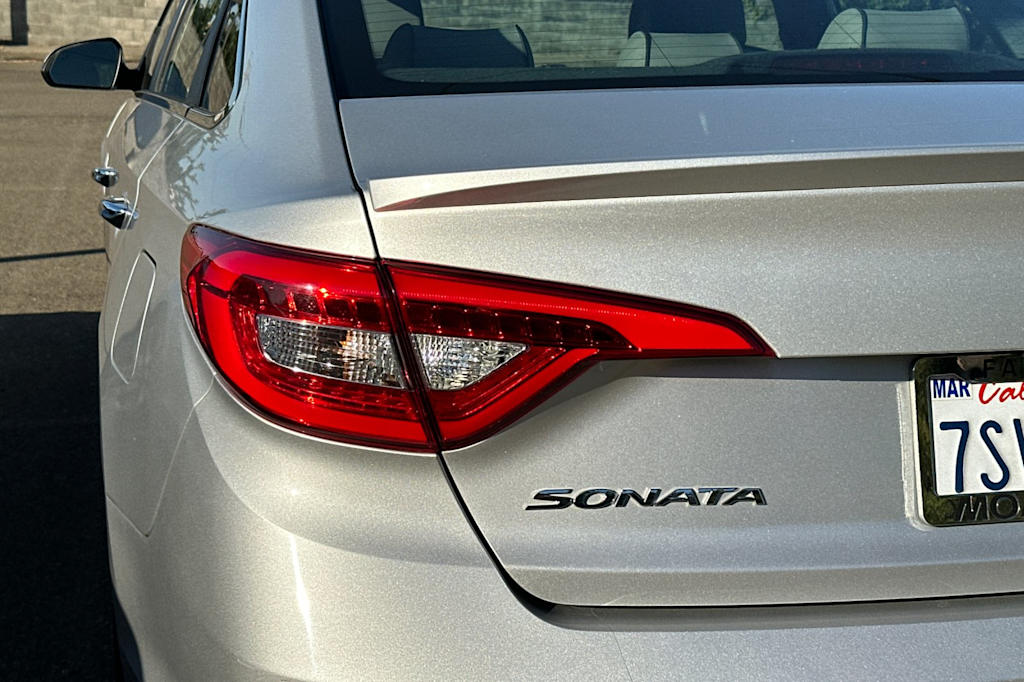 Thumbnail: 2015 Hyundai Sonata - 15