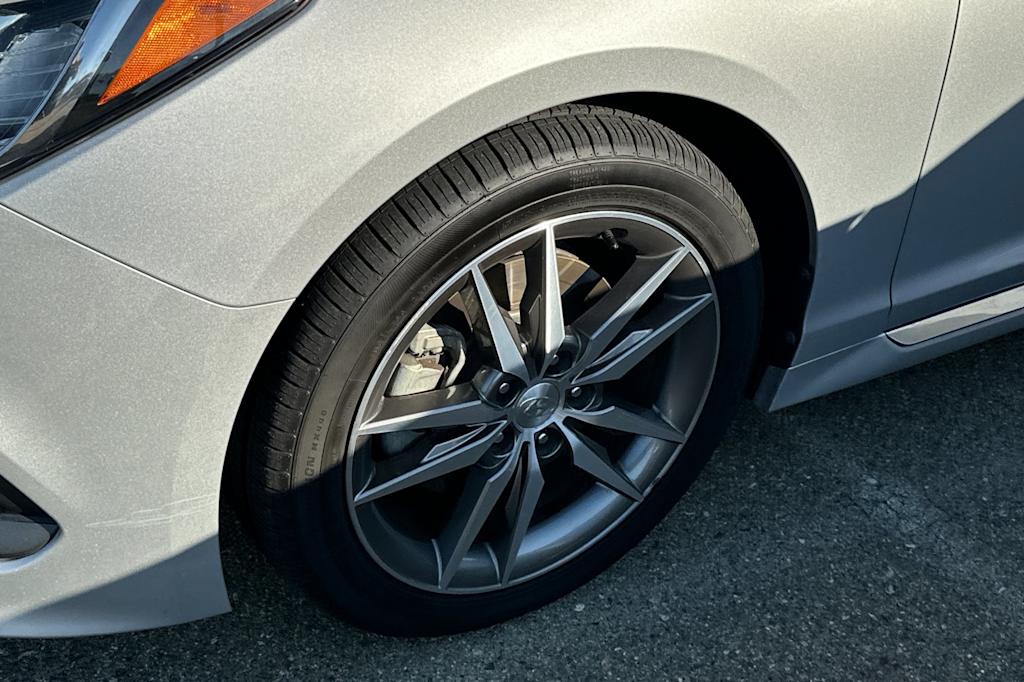 Thumbnail: 2015 Hyundai Sonata - 21