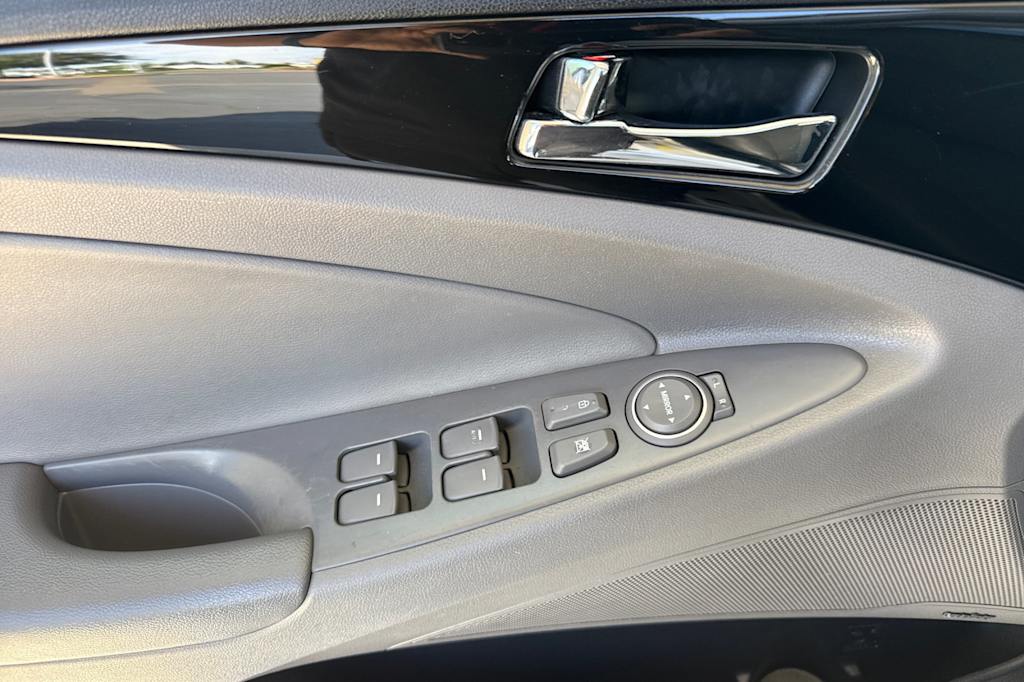 Thumbnail: 2011 Hyundai Sonata - 20