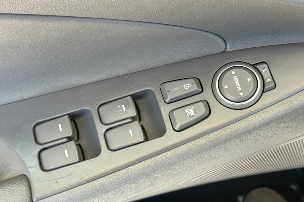 Thumbnail: 2011 Hyundai Sonata - 21