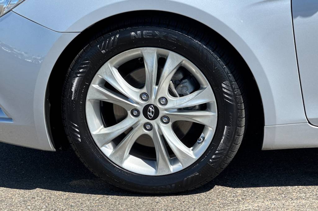 Thumbnail: 2011 Hyundai Sonata - 8