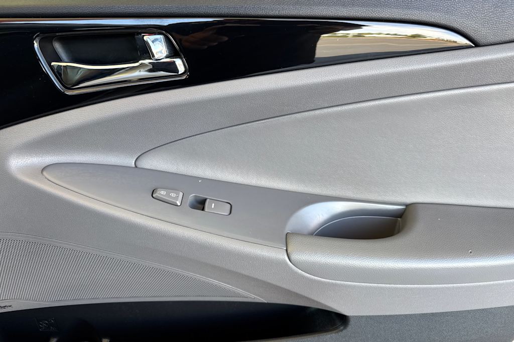 Thumbnail: 2011 Hyundai Sonata - 24