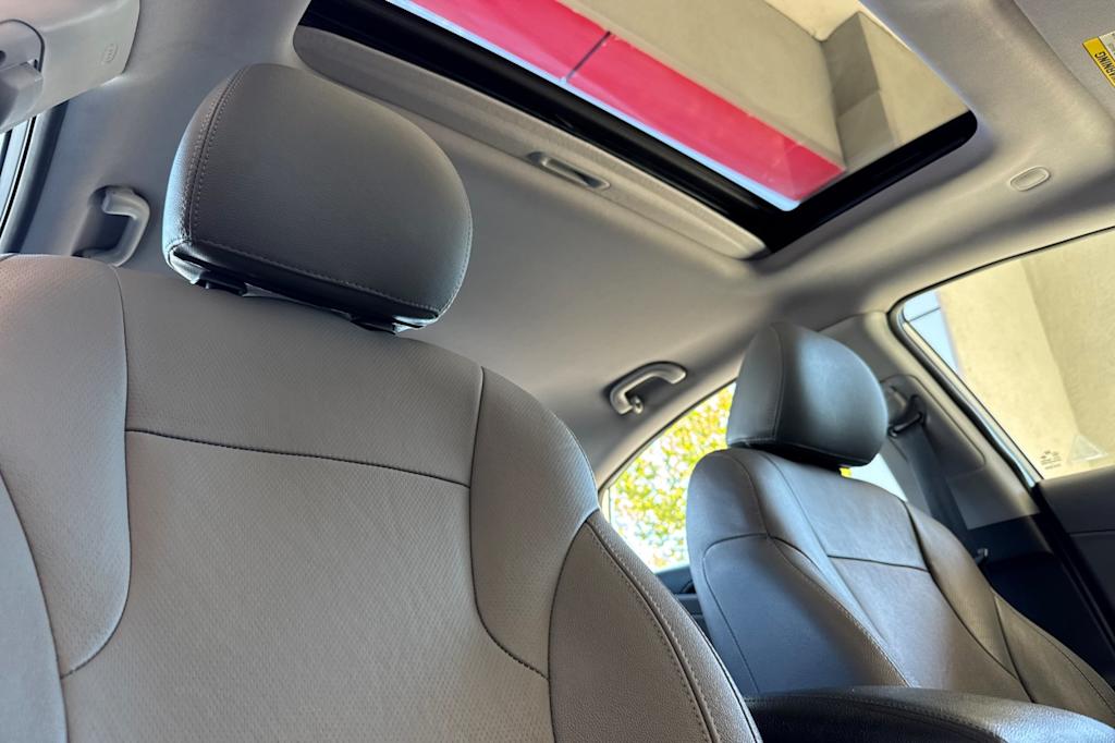 Thumbnail: 2011 Hyundai Sonata - 23