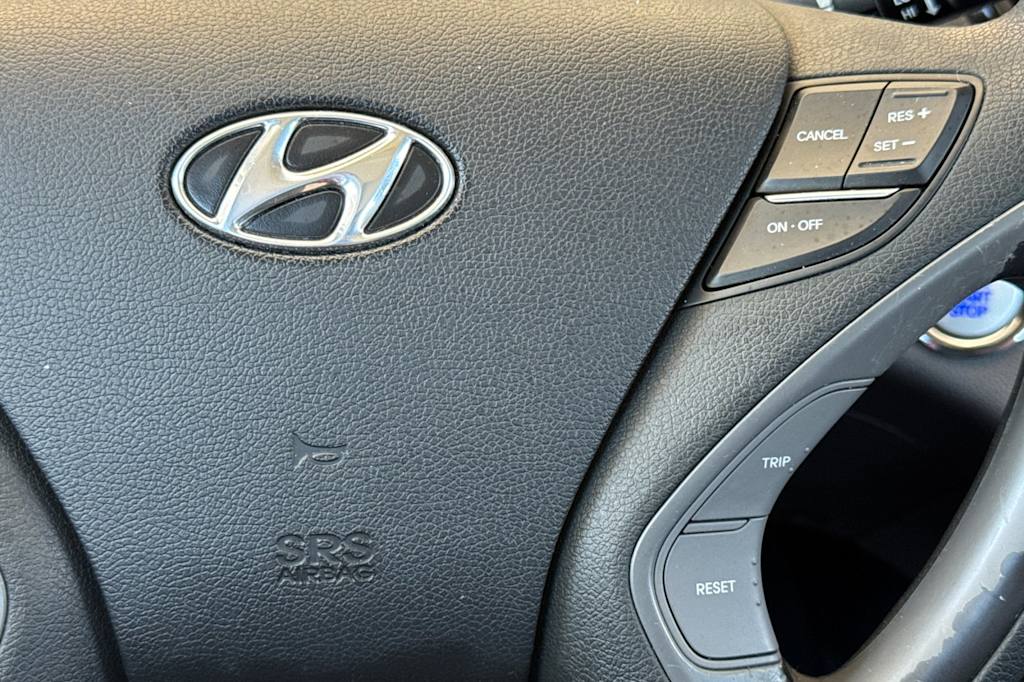 Thumbnail: 2011 Hyundai Sonata - 30
