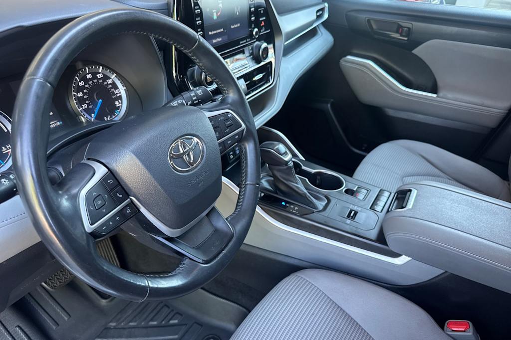 Thumbnail: 2022 Toyota Highlander - 9
