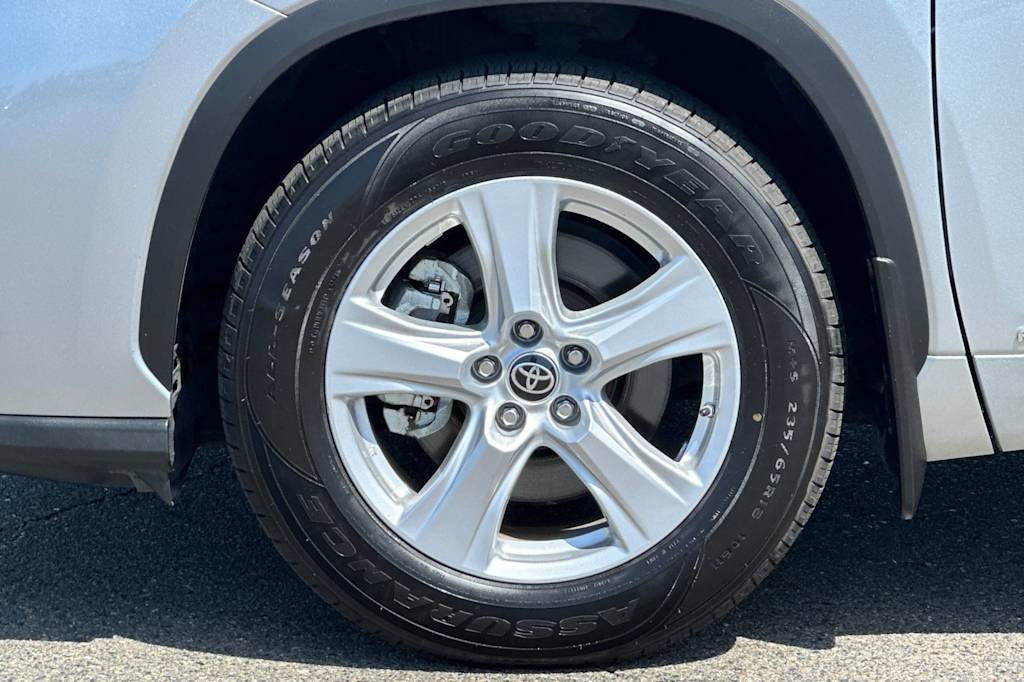 Thumbnail: 2022 Toyota Highlander - 8