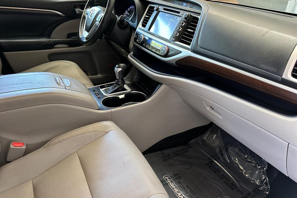Thumbnail: 2014 Toyota Highlander - 10