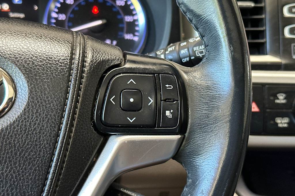 Thumbnail: 2014 Toyota Highlander - 33