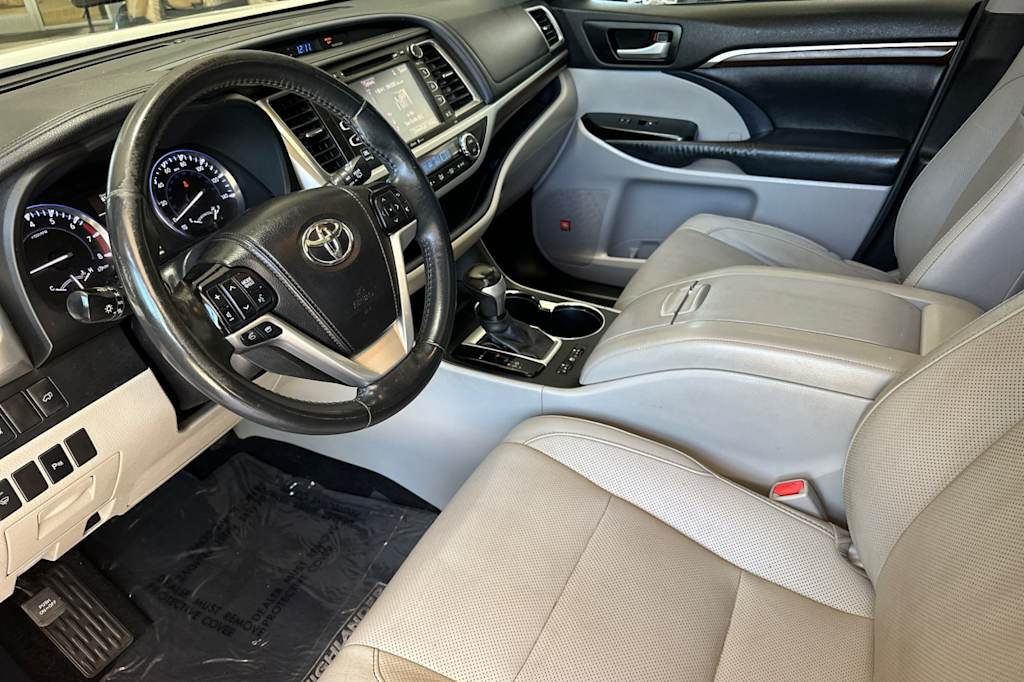 Thumbnail: 2014 Toyota Highlander - 9