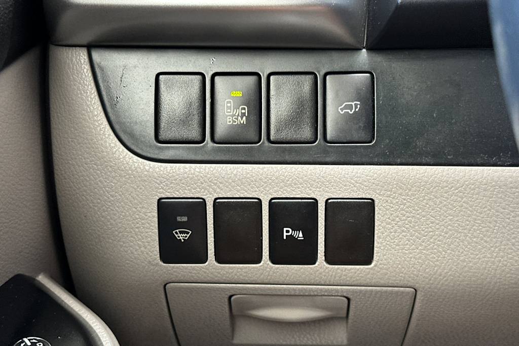 Thumbnail: 2014 Toyota Highlander - 35