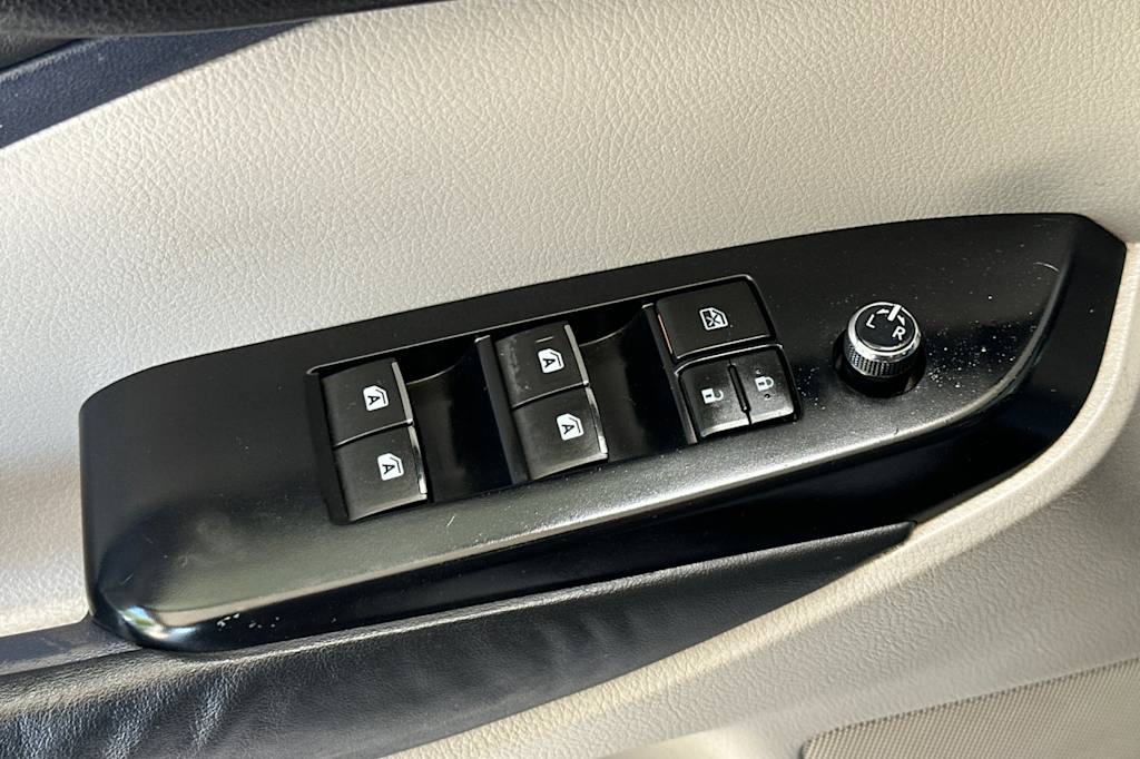 Thumbnail: 2014 Toyota Highlander - 22