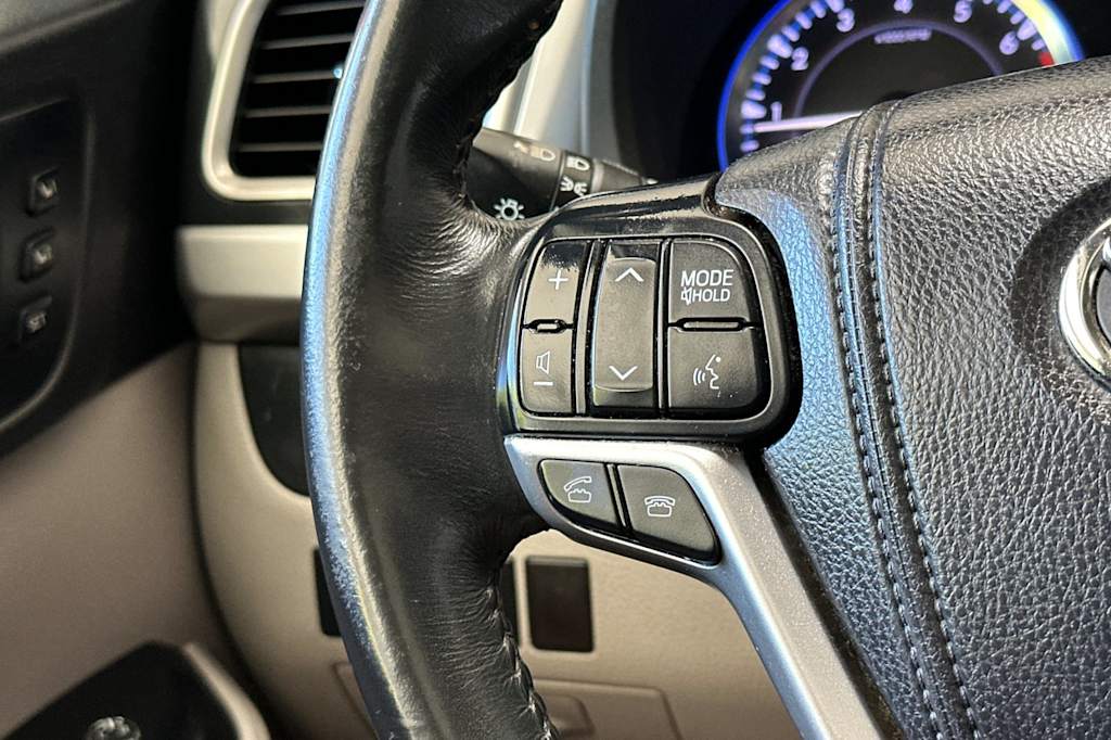Thumbnail: 2014 Toyota Highlander - 32