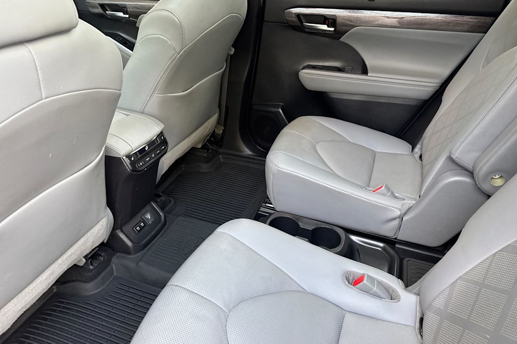Thumbnail: 2021 Toyota Highlander - 11