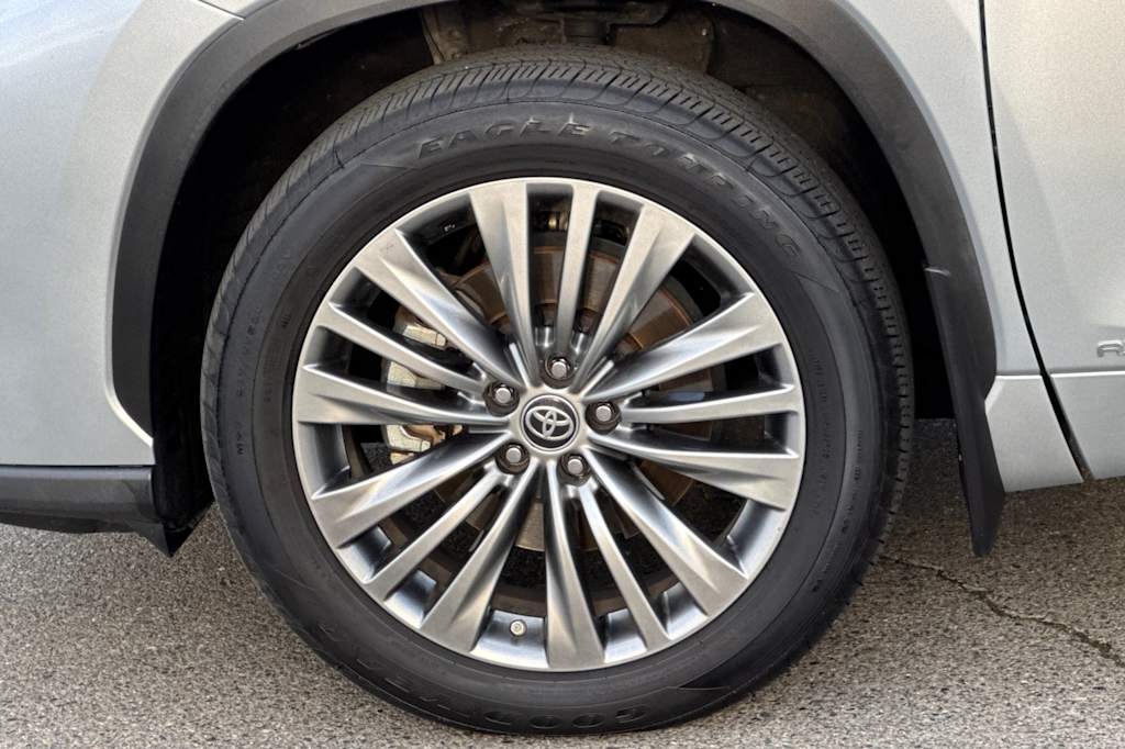 Thumbnail: 2021 Toyota Highlander - 8