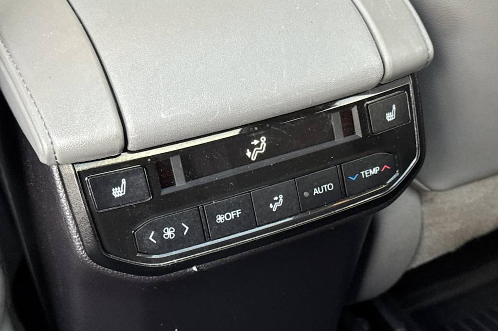 Thumbnail: 2021 Toyota Highlander - 23