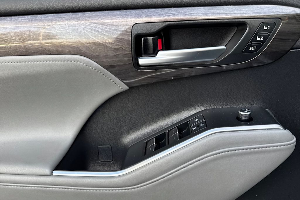 Thumbnail: 2021 Toyota Highlander - 21