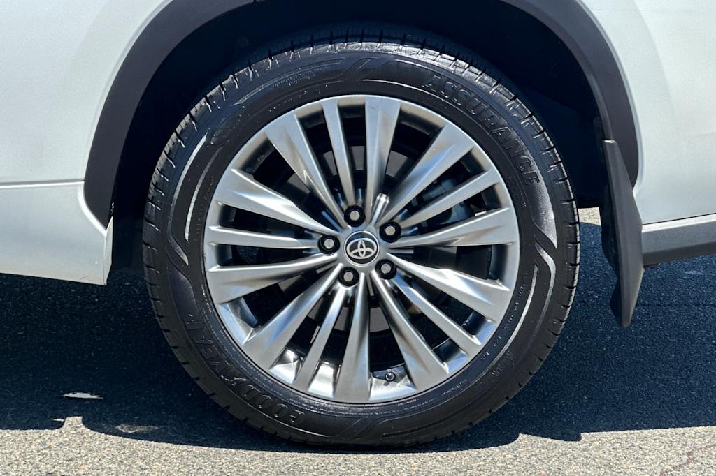 Thumbnail: 2020 Toyota Highlander - 8