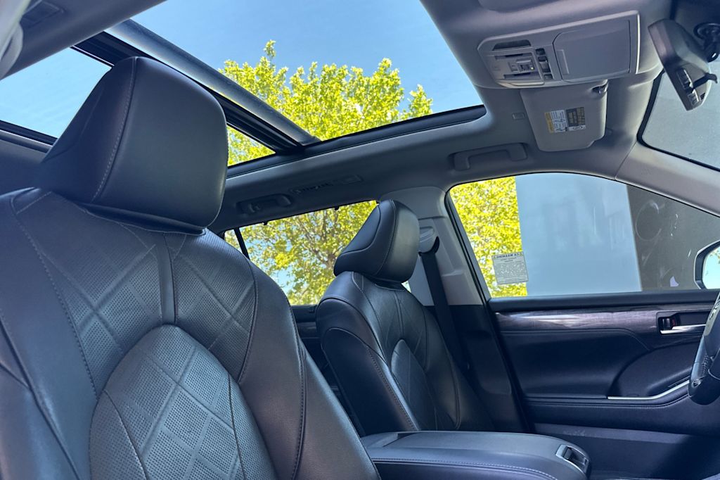 Thumbnail: 2020 Toyota Highlander - 11