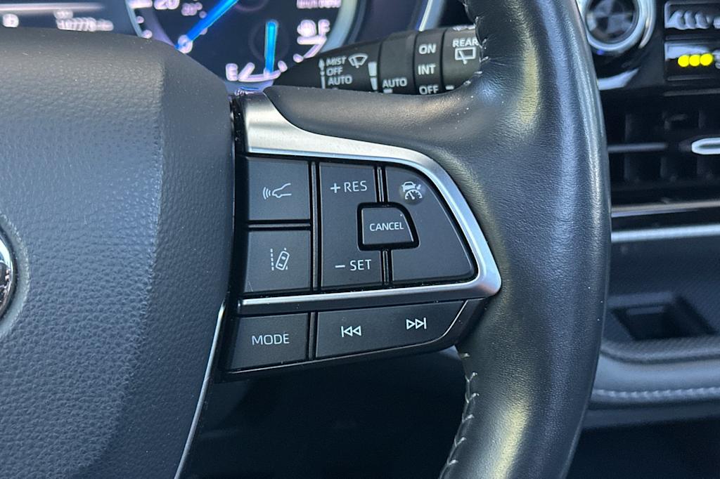 Thumbnail: 2020 Toyota Highlander - 32