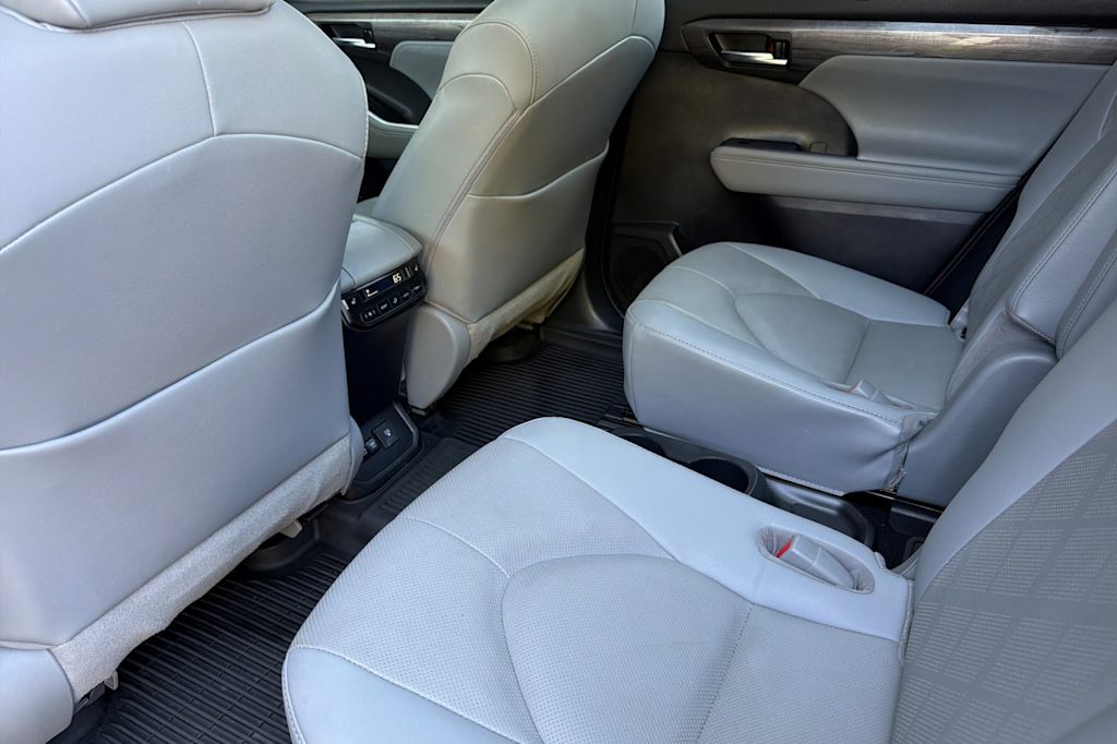 Thumbnail: 2021 Toyota Highlander - 10