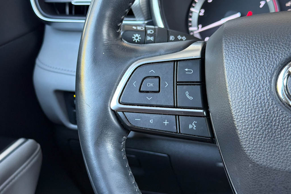 Thumbnail: 2021 Toyota Highlander - 30