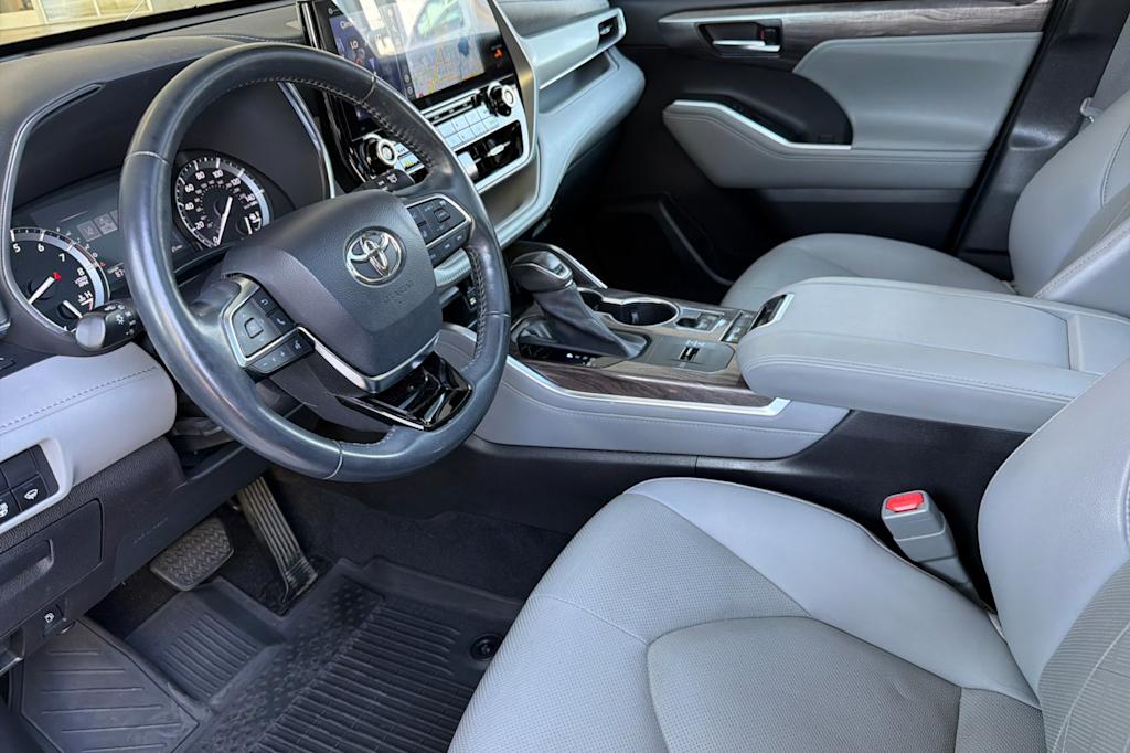 Thumbnail: 2021 Toyota Highlander - 9