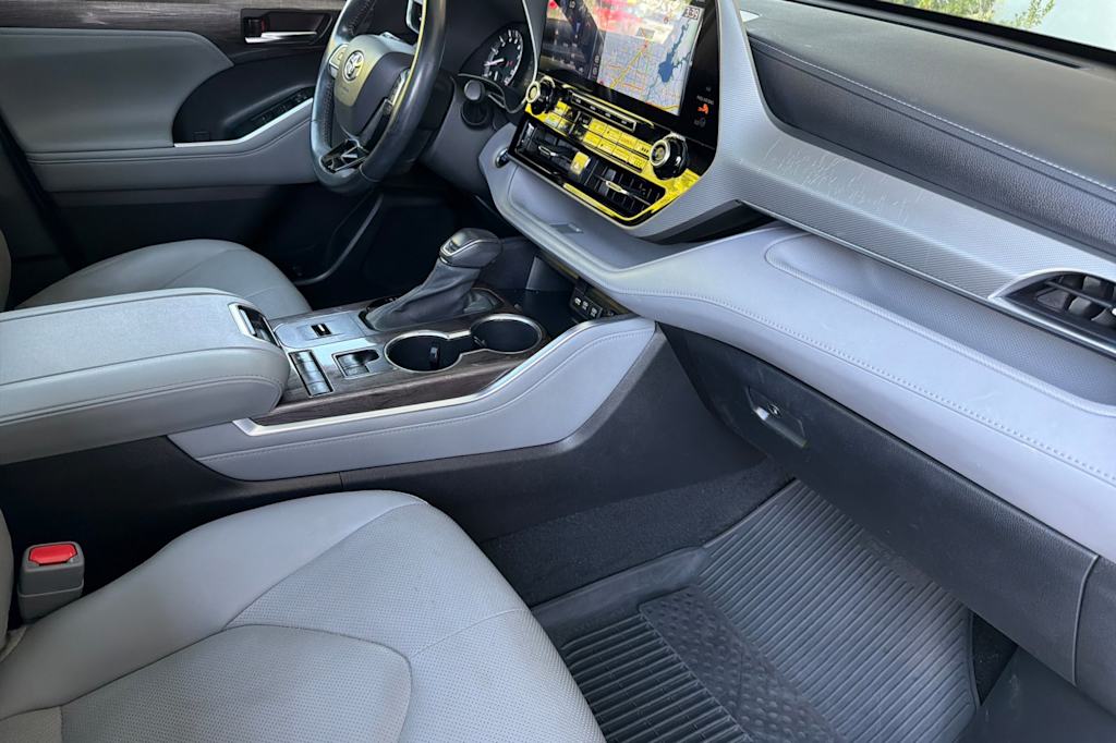 Thumbnail: 2021 Toyota Highlander - 12