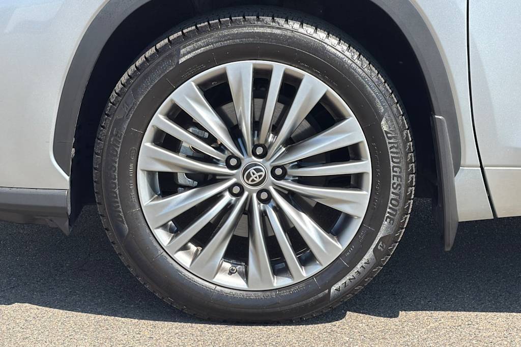 Thumbnail: 2021 Toyota Highlander - 8