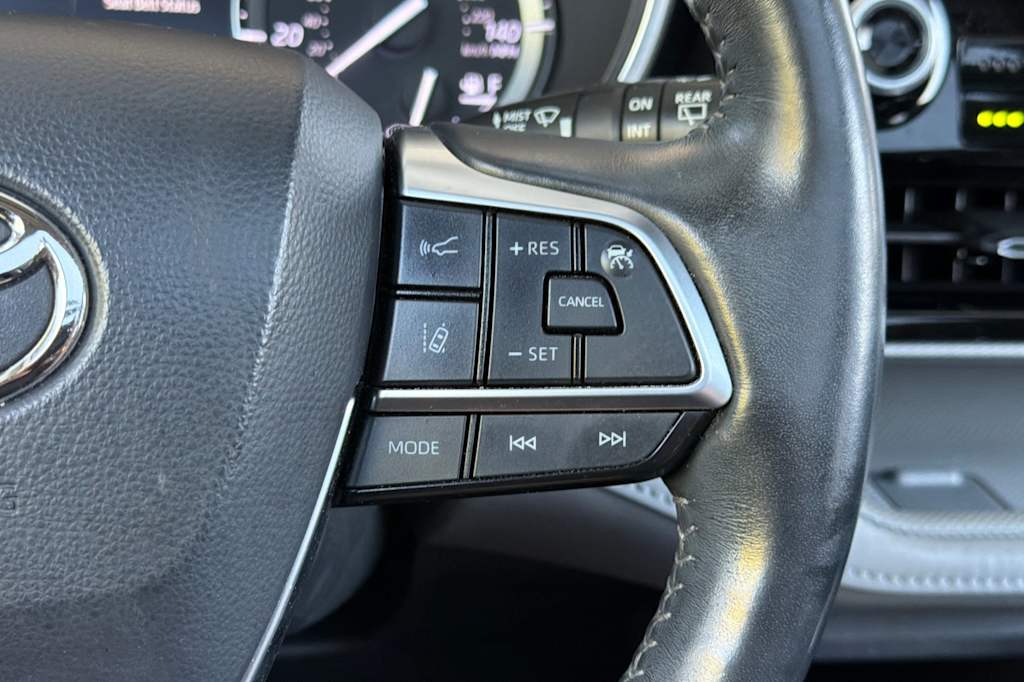 Thumbnail: 2021 Toyota Highlander - 31