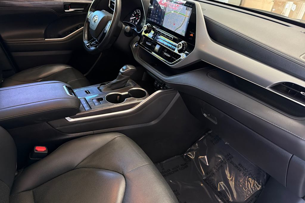 Thumbnail: 2021 Toyota Highlander - 12