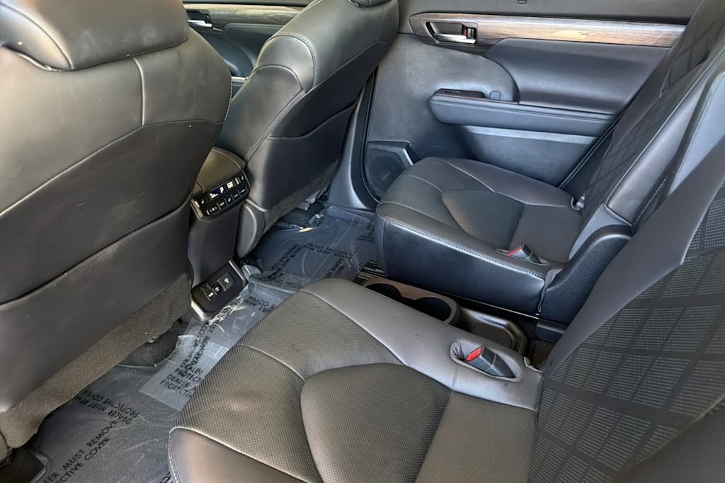 Thumbnail: 2021 Toyota Highlander - 10
