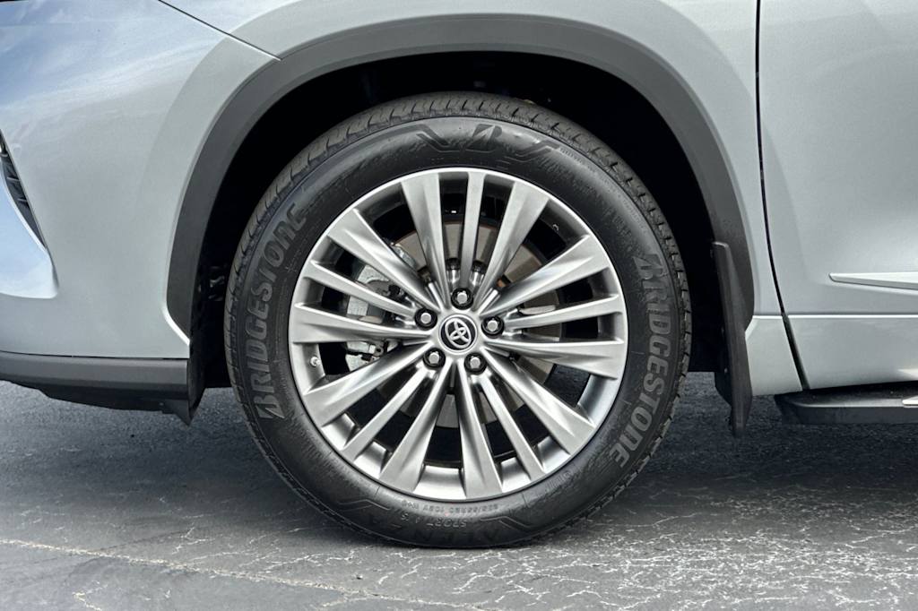 Thumbnail: 2021 Toyota Highlander - 8