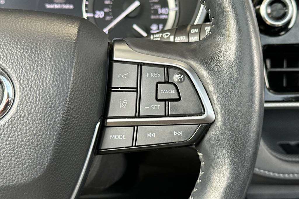 Thumbnail: 2021 Toyota Highlander - 32