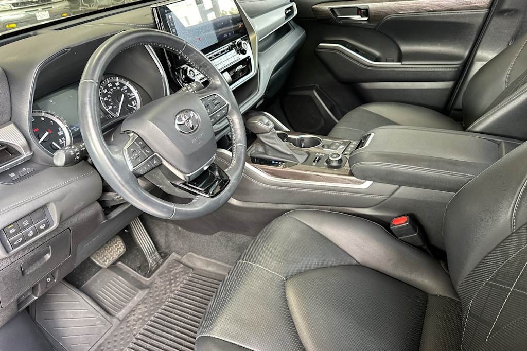 Thumbnail: 2021 Toyota Highlander - 10