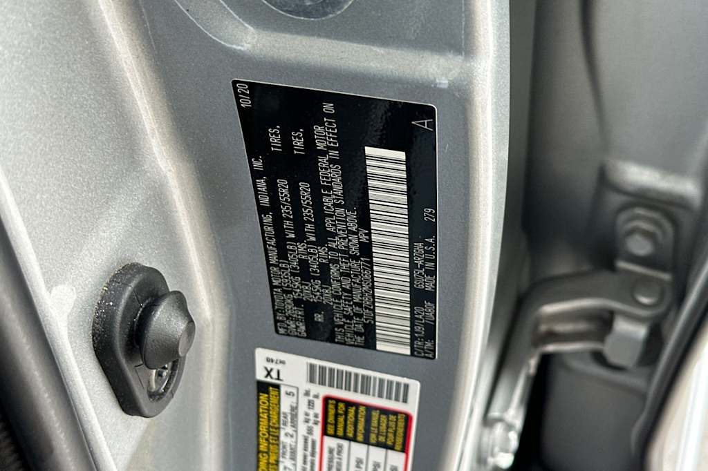 Thumbnail: 2021 Toyota Highlander - 18