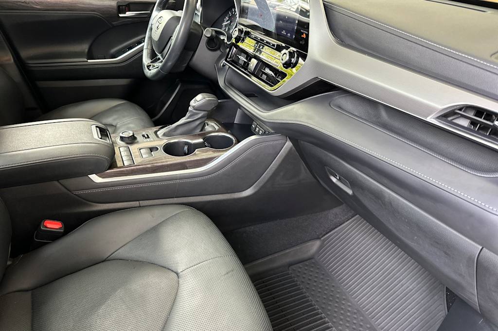 Thumbnail: 2021 Toyota Highlander - 13